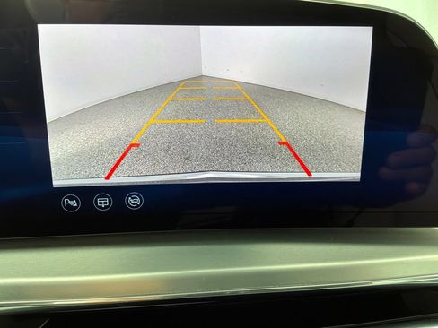 Used 2024 Cadillac Lyriq Luxury AWD/4WD image 16