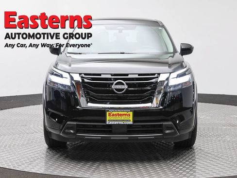 Used 2024 Nissan Pathfinder S AWD/4WD image 2