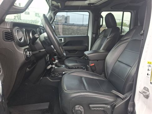 Used 2018 Jeep Wrangler Unlimited Sahara w/ Quick Order Package 24M Moab AWD/4WD image 13
