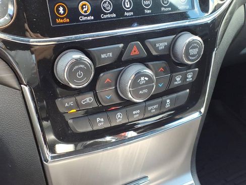 Used 2021 Jeep Grand Cherokee Laredo X AWD/4WD image 15
