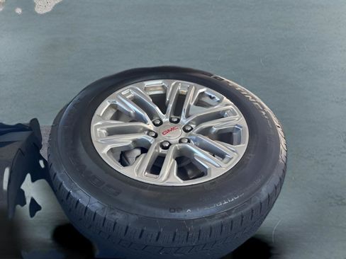 Used 2023 GMC Yukon SLT w/ SLT Premium Package image 15