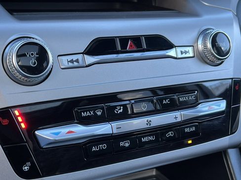 Certified 2022 Ford Explorer XLT w/ Equipment Group 202A image 27