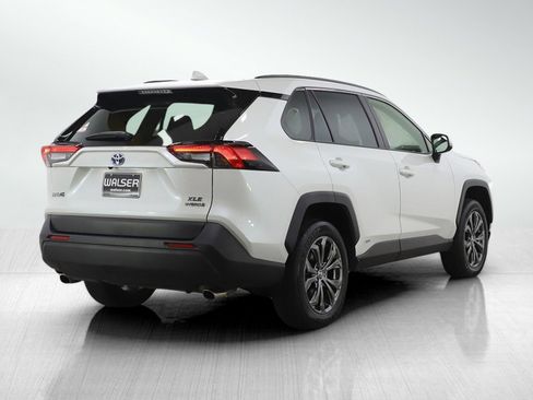 Used 2022 Toyota RAV4 XLE Premium image 5