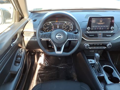 Certified 2024 Nissan Altima 2.5 SV image 5