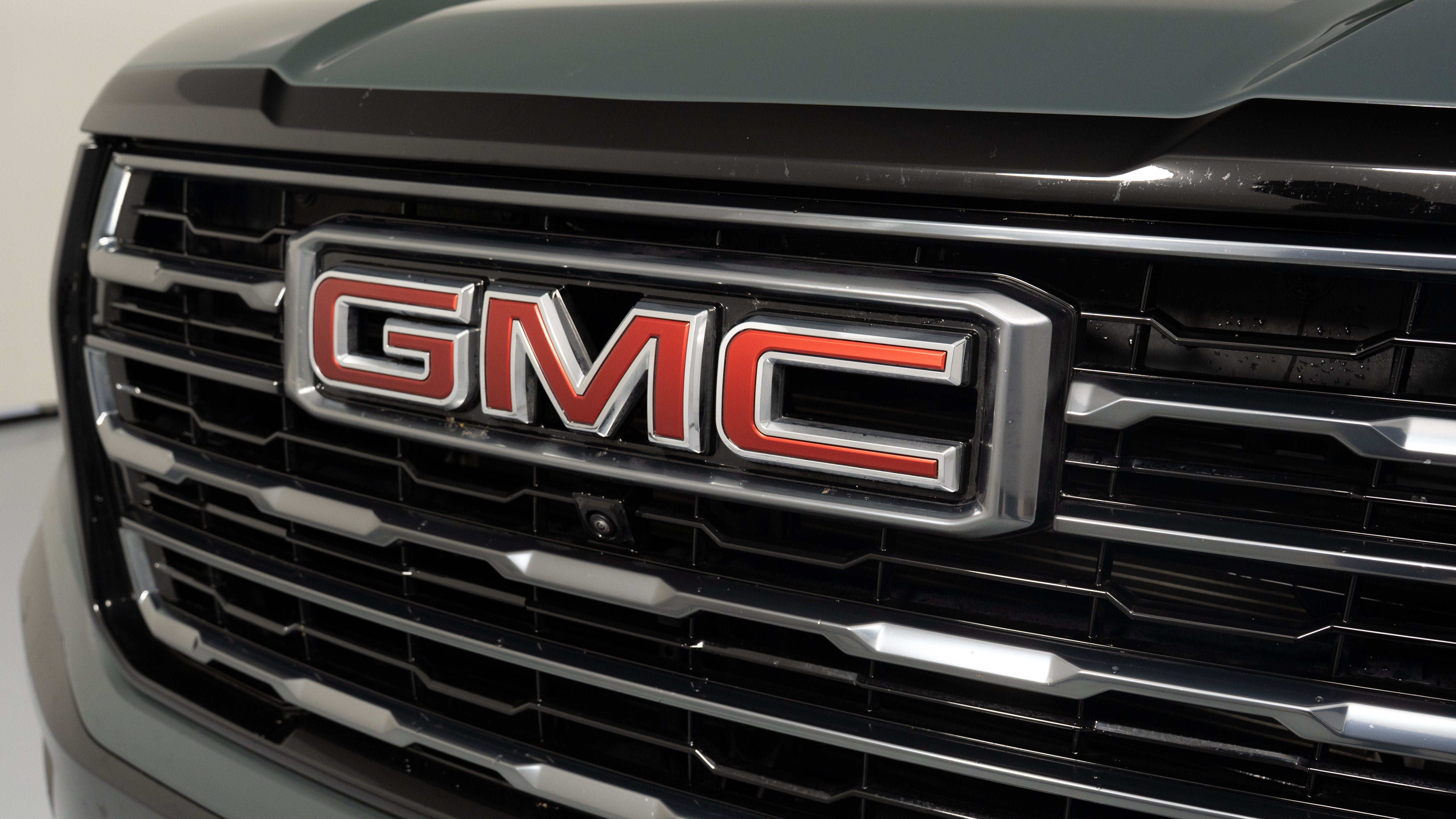Used 2025 GMC Yukon AT4 w/ AT4 Premium Plus Package AWD/4WD image 11