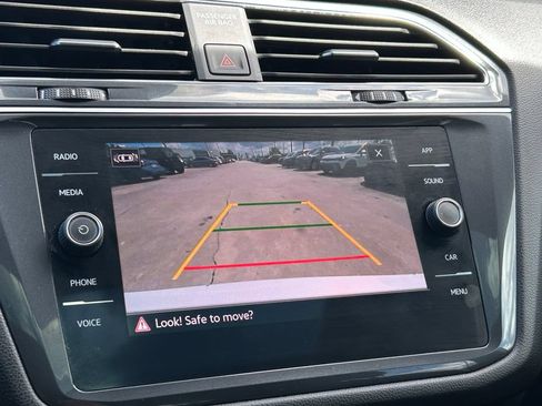 Certified 2024 Volkswagen Tiguan SE R-Line FWD image 31