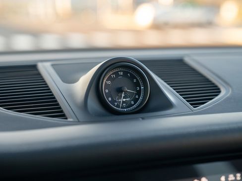 Used 2025 Porsche Macan image 17