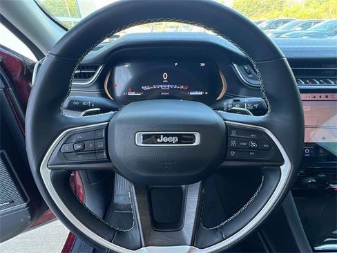 Used 2022 Jeep Grand Cherokee L Limited image 19