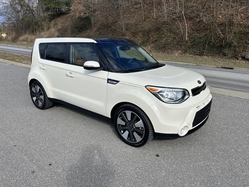 Used 2016 Kia Soul ! w/ Premium Package image 10