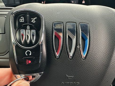 Used 2025 Buick Envista Preferred image 48