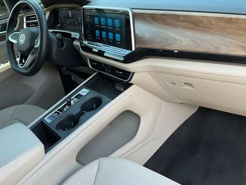 Used 2025 Volkswagen Atlas SE FWD image 19