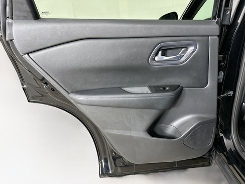 Used 2024 Nissan Rogue SV image 25