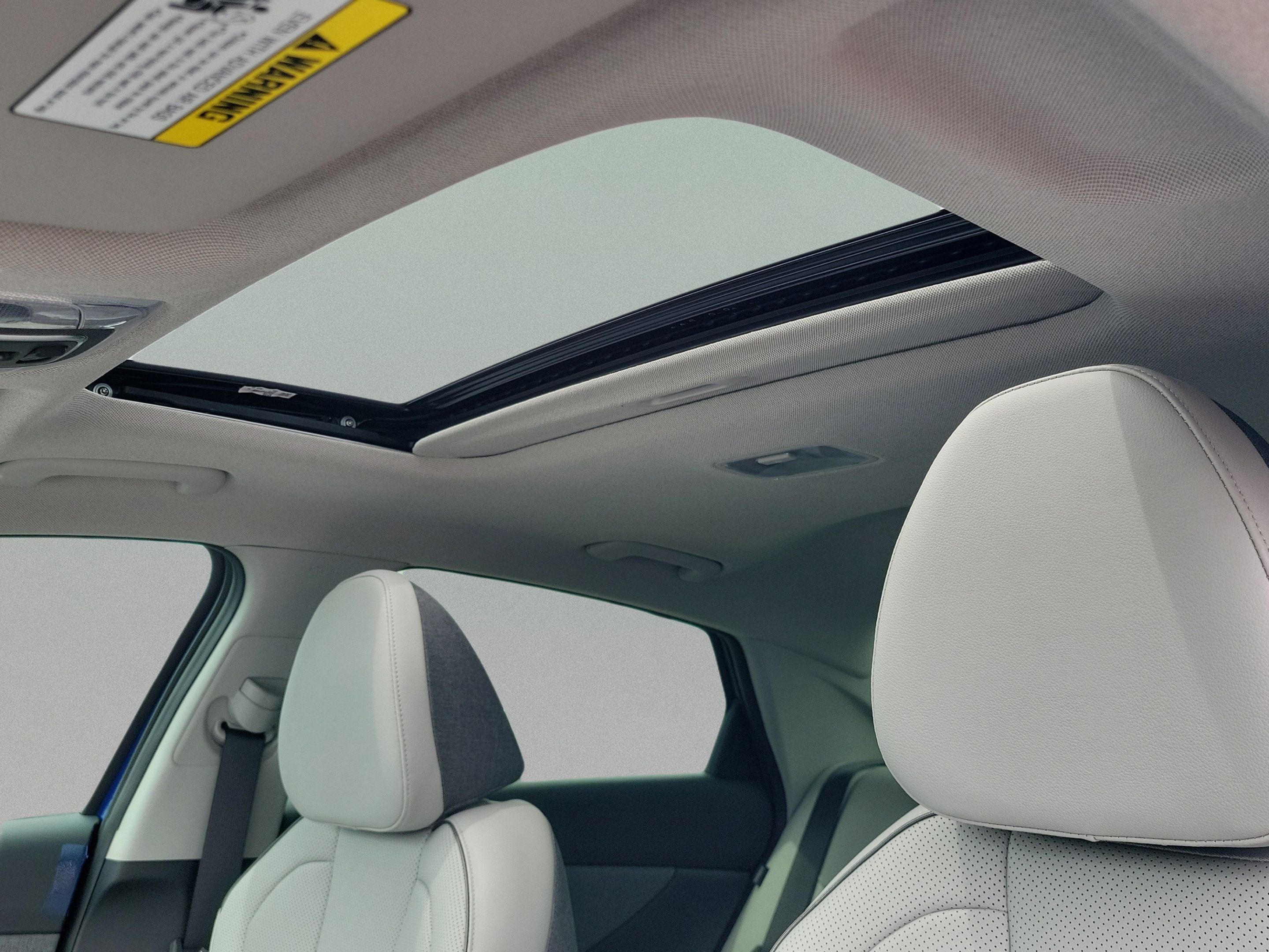 Certified 2025 Hyundai Elantra Limited FWD image 33