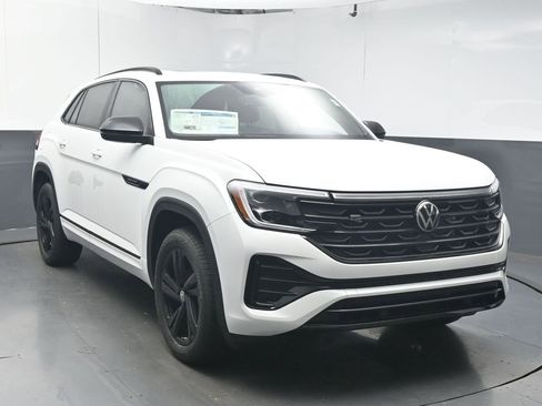 New 2026 Volkswagen Atlas Cross Sport SEL R-Line image 2