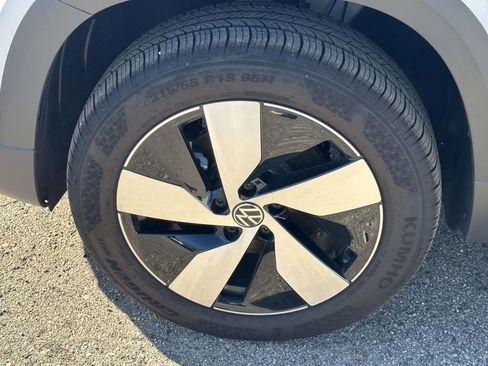 New 2025 Volkswagen Taos S image 7