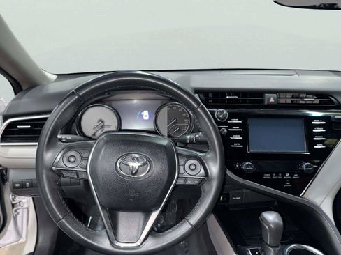 Used 2018 Toyota Camry XLE FWD image 14