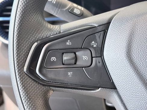 Used 2025 Chevrolet Trax LT FWD image 16