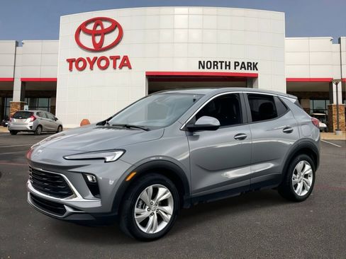 Used 2025 Buick Encore GX Preferred image 1