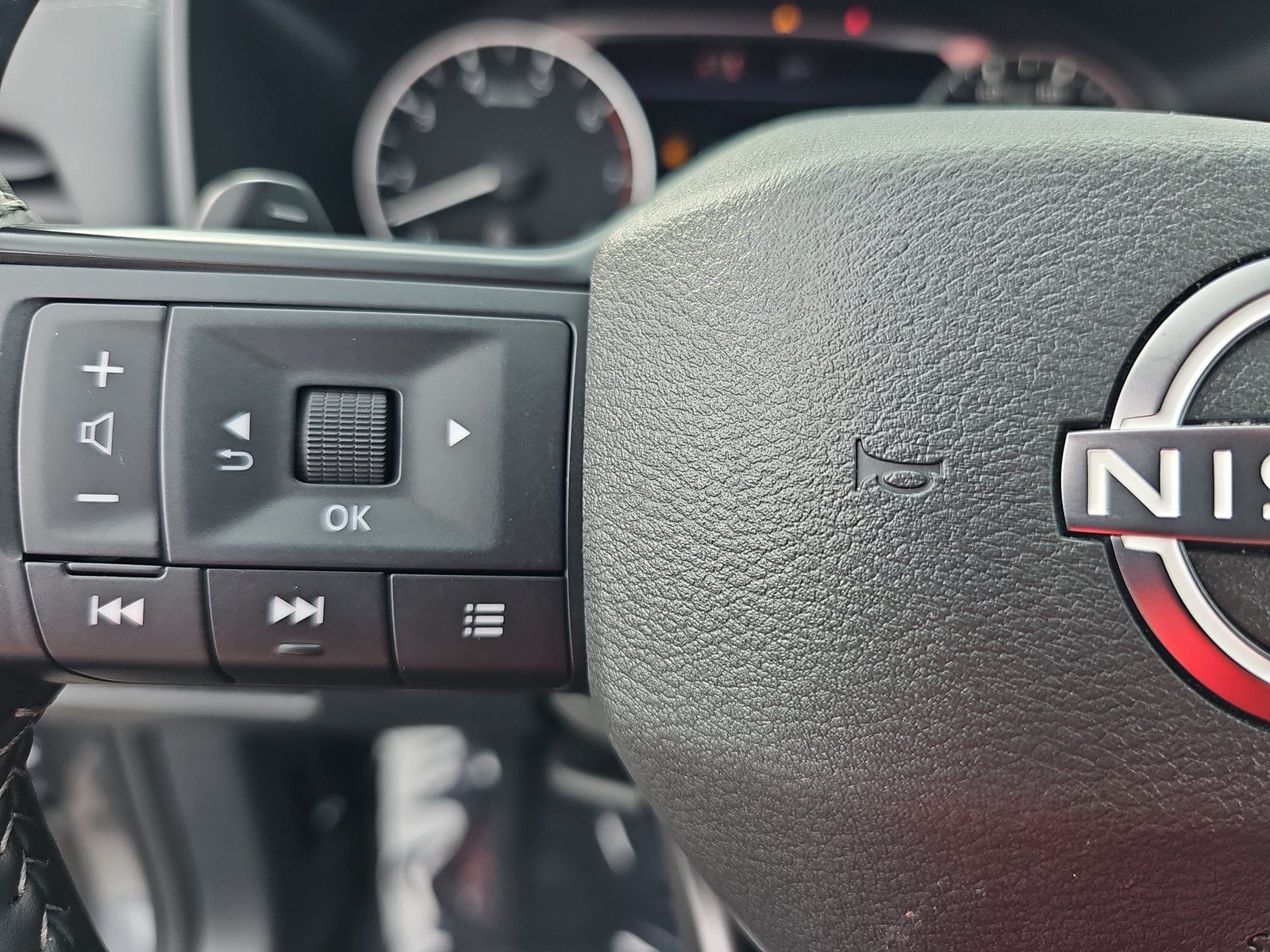 Used 2026 Nissan Rogue SV FWD image 14