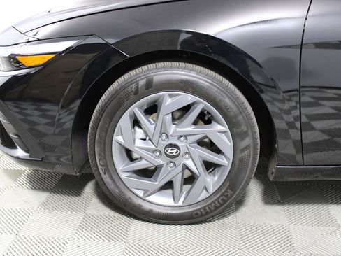 Used 2025 Hyundai Elantra Blue image 6