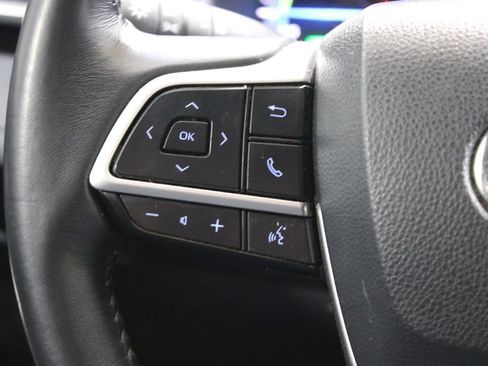 Used 2022 Toyota Highlander XLE image 38