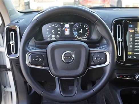 Used 2021 Volvo XC40 T5 Inscription w/ Advanced Package image 27