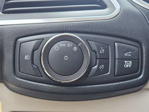 Used 2019 Ford Edge Titanium AWD/4WD image 23