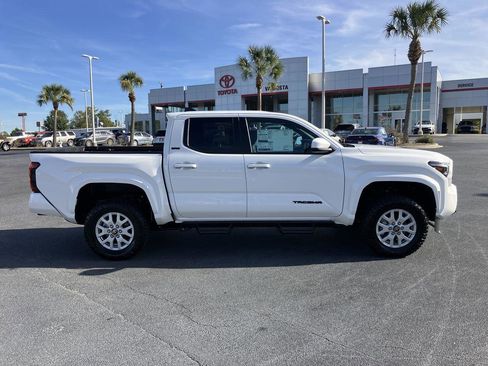 Used 2025 Toyota Tacoma SR5 AWD/4WD image 6