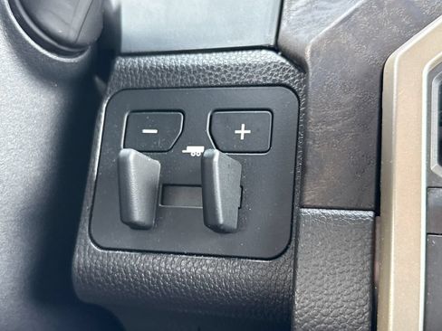 Used 2024 Toyota Tacoma Limited AWD/4WD image 26