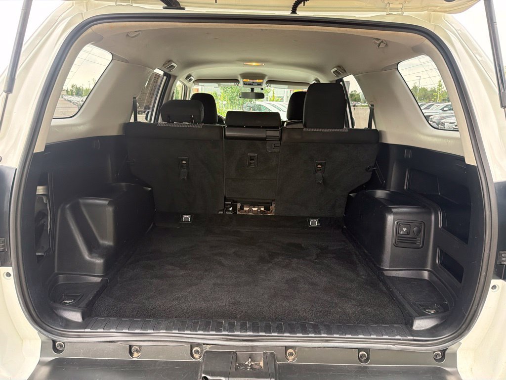 Used 2016 Toyota 4Runner SR5 AWD/4WD image 17