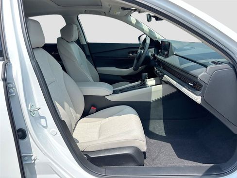 Used 2024 Honda Accord EX image 31