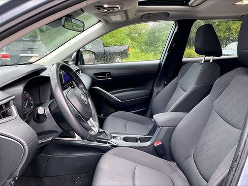 Used 2023 Toyota Corolla Cross LE w/ Moonroof Package AWD/4WD image 4