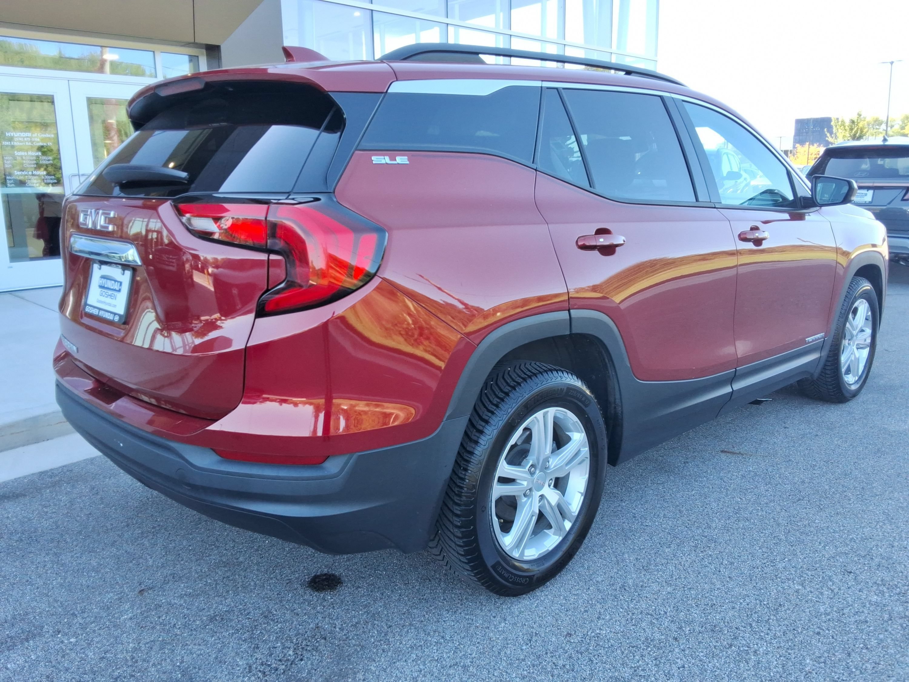 Used 2019 GMC Terrain SLE w/ Driver Convenience Package FWD image 13