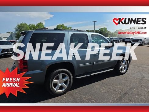 Used 2010 Chevrolet Tahoe LT w/ Luxury Package AWD/4WD image 2