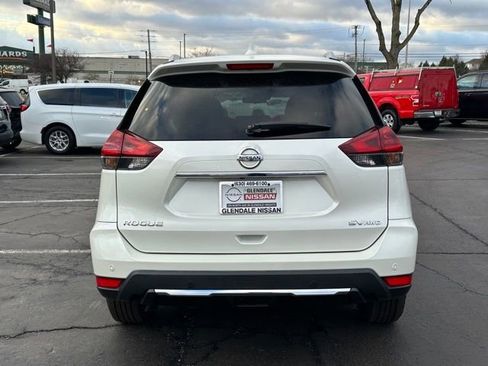 Used 2020 Nissan Rogue SV image 5