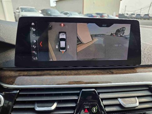 Used 2019 BMW 530i xDrive w/ Convenience Package image 16