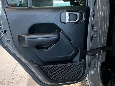 Used 2021 Jeep Gladiator Willys image 21