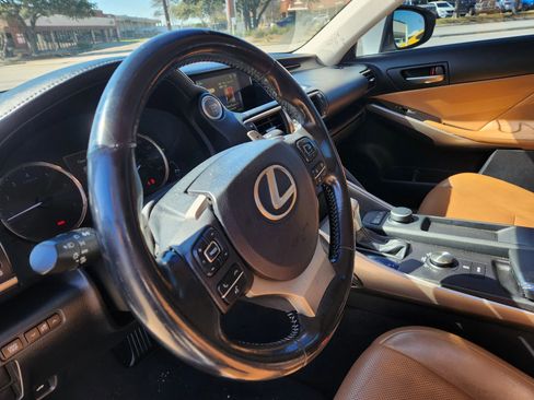 Used 2017 Lexus IS 200t w/ Premium Package image 7