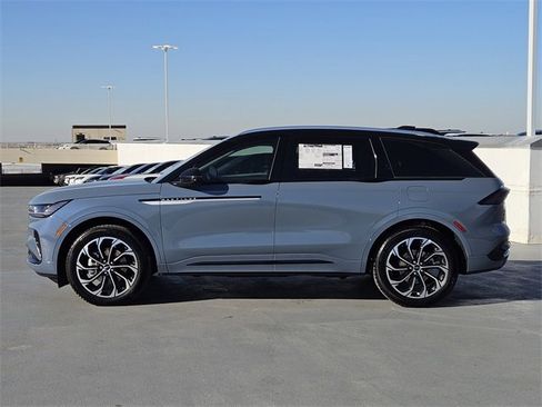 New 2026 Lincoln Nautilus Reserve image 4