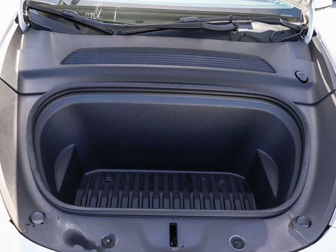Used 2021 Tesla Model Y Long Range AWD/4WD image 28