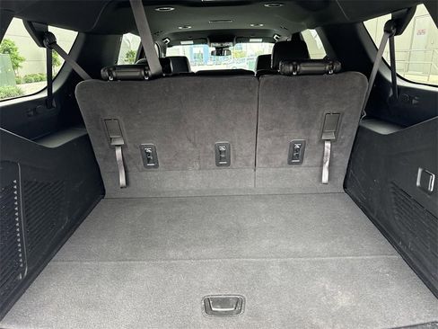 Used 2024 Chevrolet Suburban LT image 25
