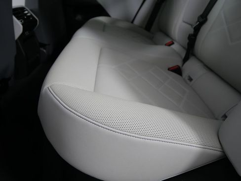 Used 2025 BMW 530i w/ Premium Package image 14