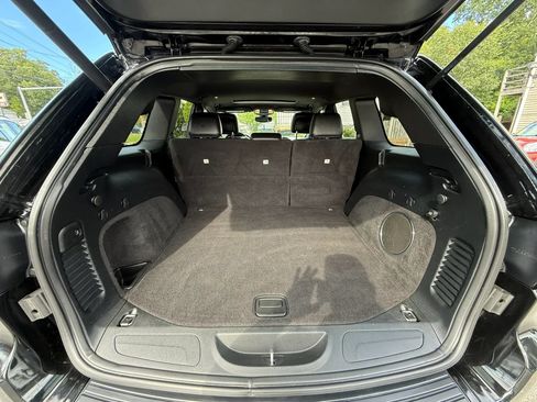 Used 2018 Jeep Grand Cherokee Altitude AWD/4WD image 15