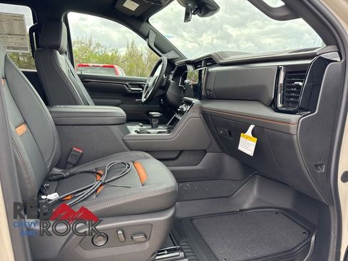 New 2026 GMC Sierra 1500 AT4 w/ AT4 Premium Package AWD/4WD image 11