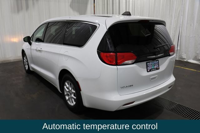 Used 2023 Chrysler Voyager LX FWD image 5