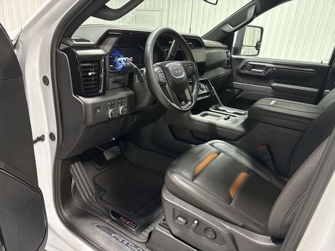 Used 2025 GMC Sierra 2500 AT4 image 10