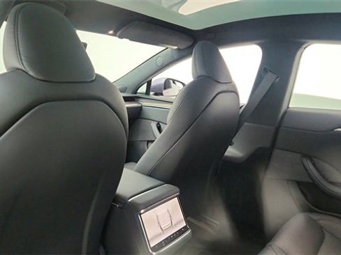 Used 2025 Tesla Model S image 30