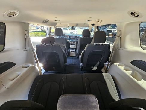 Used 2023 Chrysler Voyager LX FWD image 18