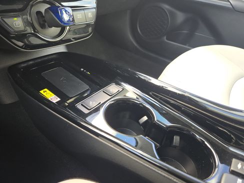 Used 2022 Toyota Prius Limited image 23