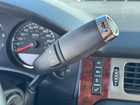 Used 2009 Chevrolet Suburban LTZ image 51